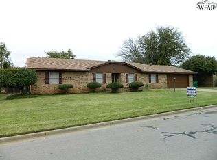 912 Kiowa Dr, Burkburnett, TX 76354