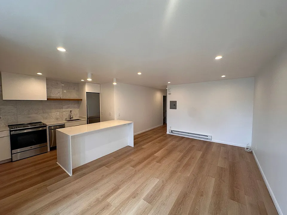 011 (2976 Washington)