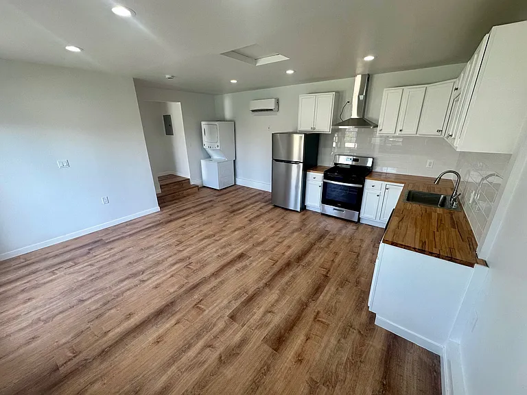 8958 N Swinton Ave — Photo 26
