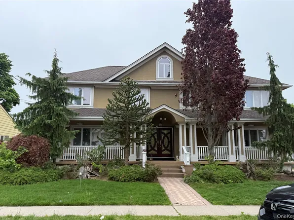 30 3rd Avenue, Westbury, NY 11590