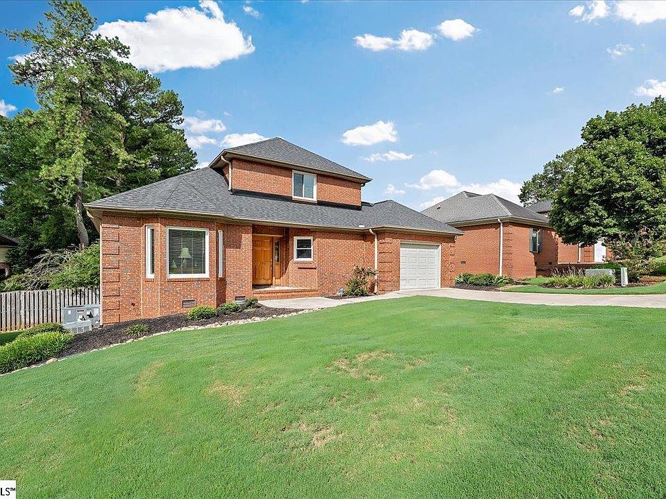 1st image of 108 Commons Dr