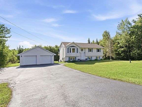 2nd image of 150 Lindforest Ct