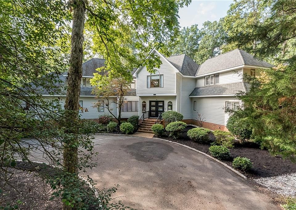 1st image of 302 Cheswick Ln