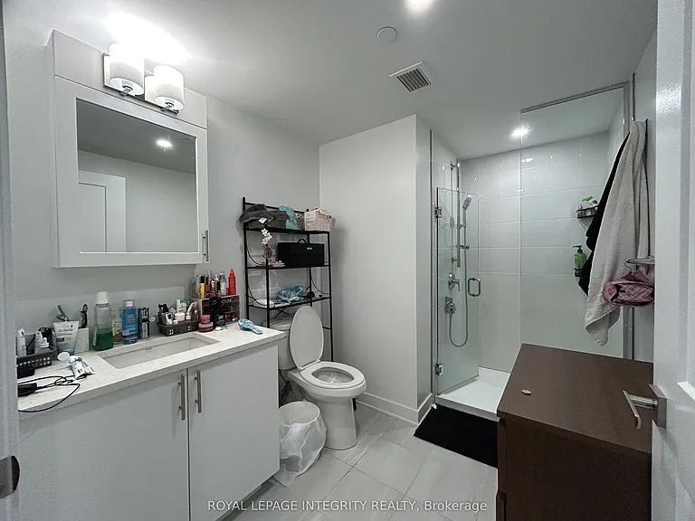 340 Queen St #810 — Photo 11