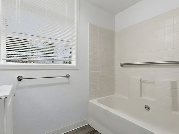 2nd image of 18427-18429 SE Yamhill St #18427