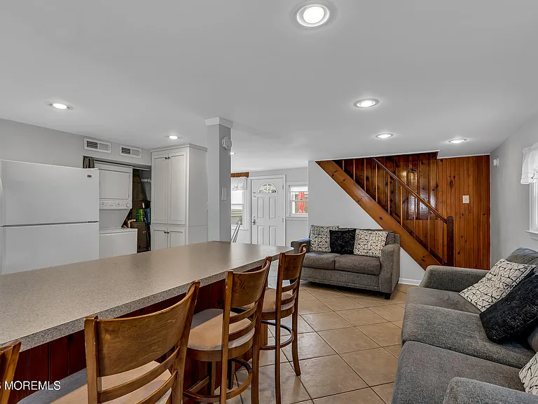 21 E Bay Way — Photo 3