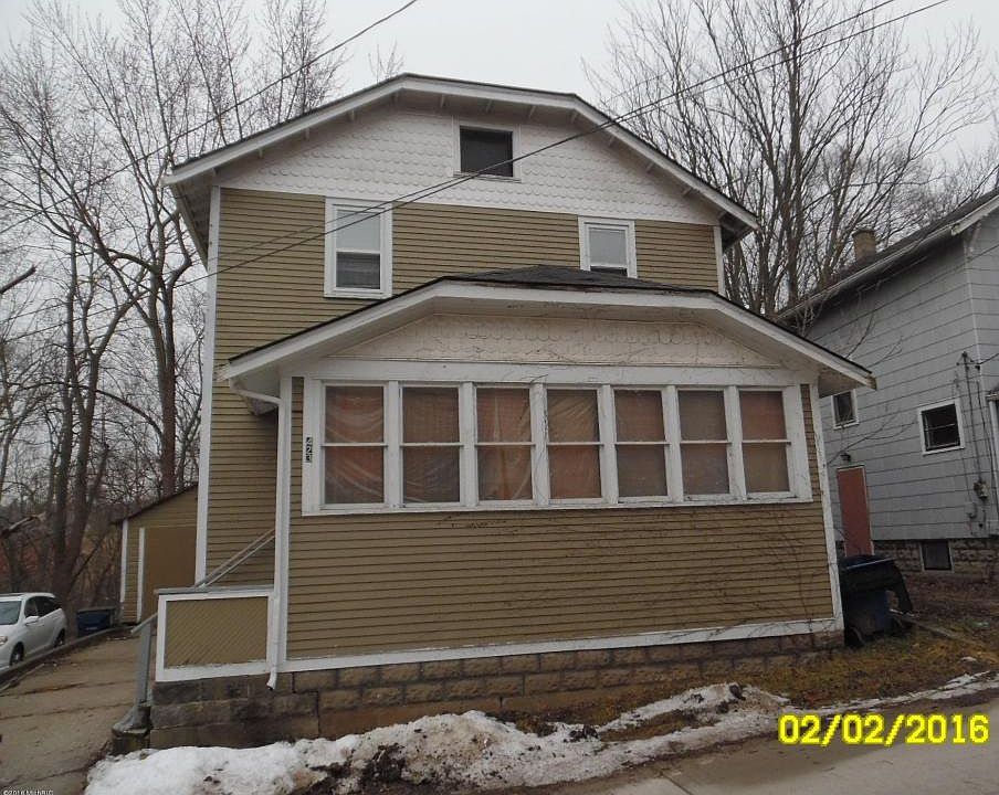 1st image of 423 Den Adel Ct
