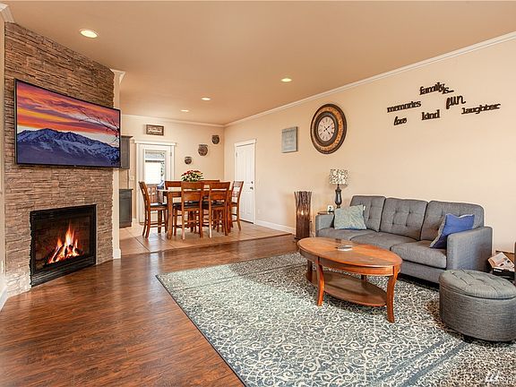 Large Living Room with Gas Fireplace, and open to dining room/Kitchen