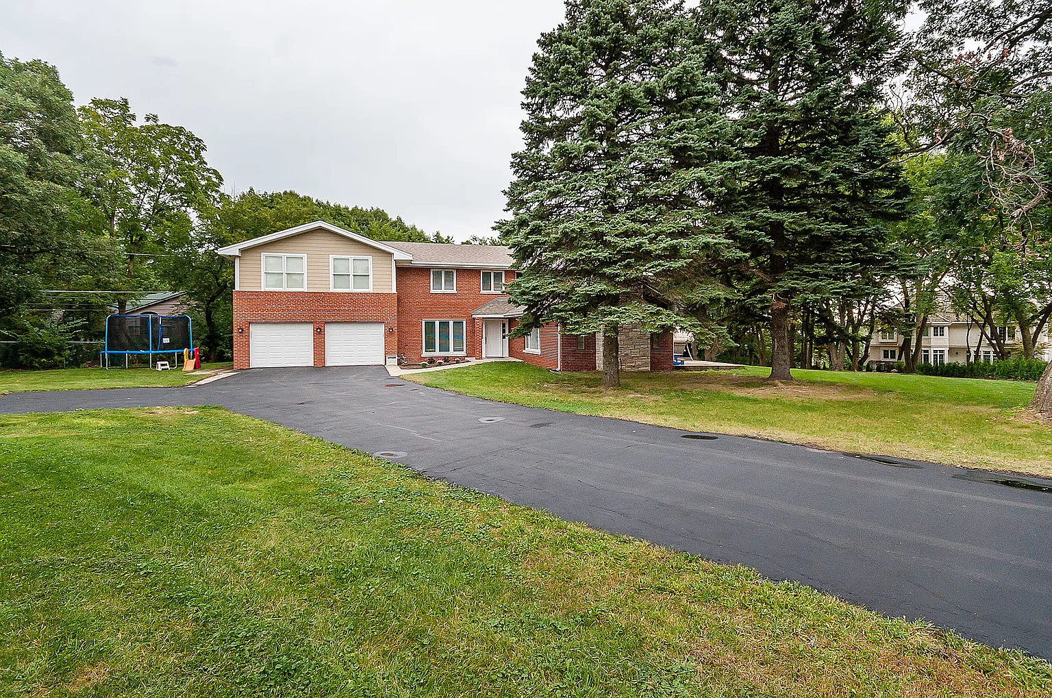 16W270 94th Pl photo 1