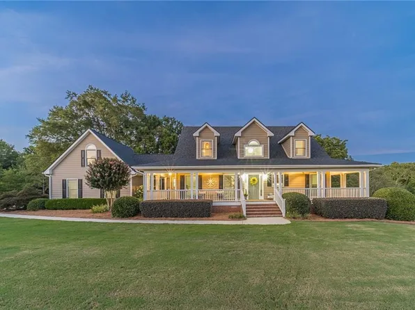 824 Cannon Dr, Social Circle, GA 30025