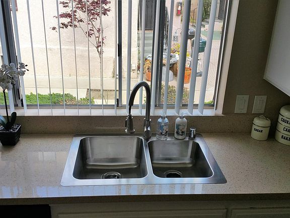 4th image of 3518 E 2nd St #3518