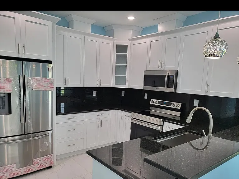 409 Broward Ave — Photo 7