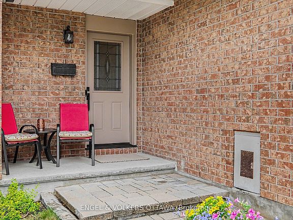 3rd image of 19 Riverbank Ct