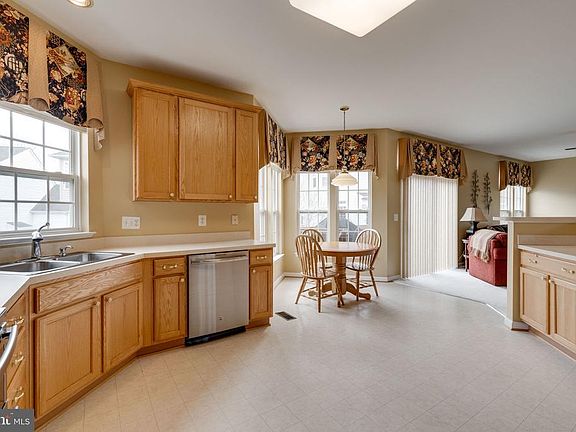 5th image of 9741 Plaskett Forest Ln