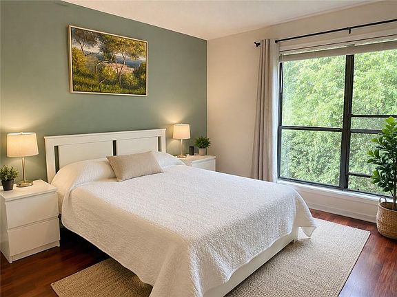 4th image of 2657 Lenox Rd NE APT 220