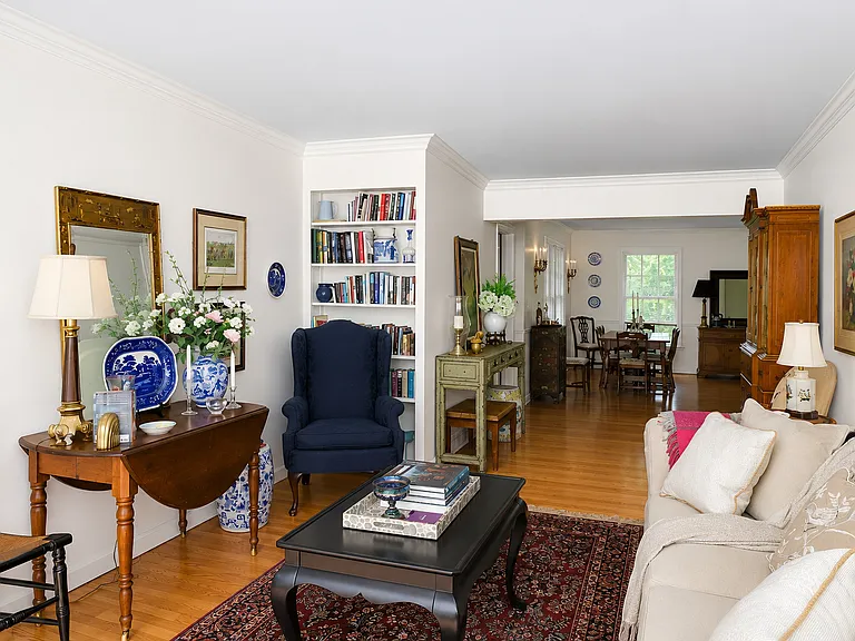 915 N Pine Ave — Photo 4