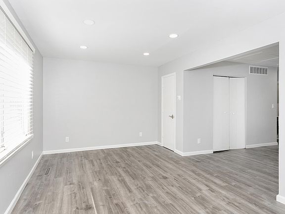3rd image of 127 E Hazelhurst St #127