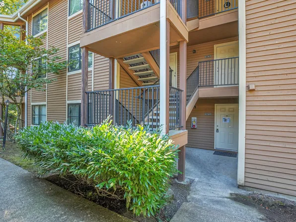 9872 SE Talbert St, Clackamas, OR 97015