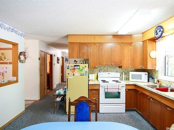 5th image of 121 Gladstone Ave S