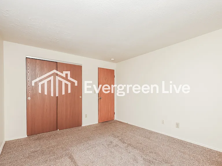 6240 Greenfield Way — Photo 5