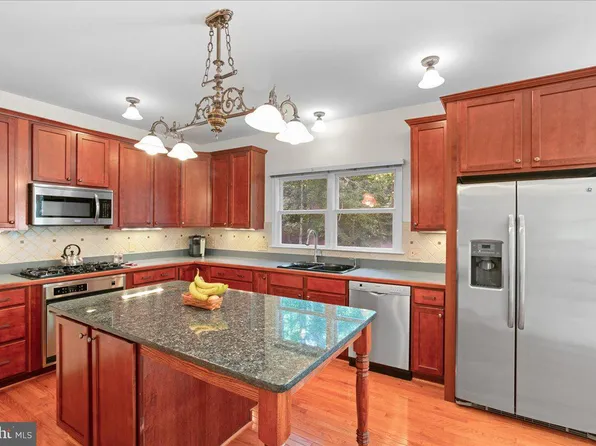 5 Beaver Ridge Rd, Stafford, VA 22556