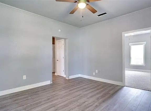 4th image of 5132 Lovell Ave