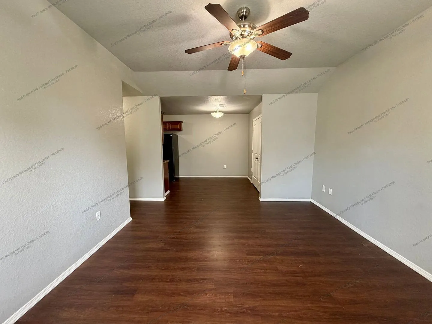 3 bed, 2.0 bath, 1232 sqft, $1,300 — Photo 3