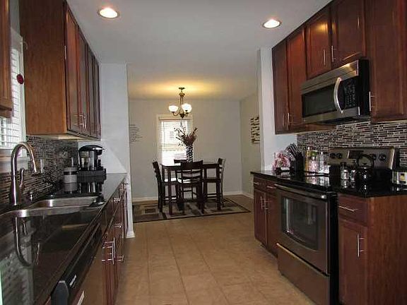 3rd image of 428 Hillside Dr