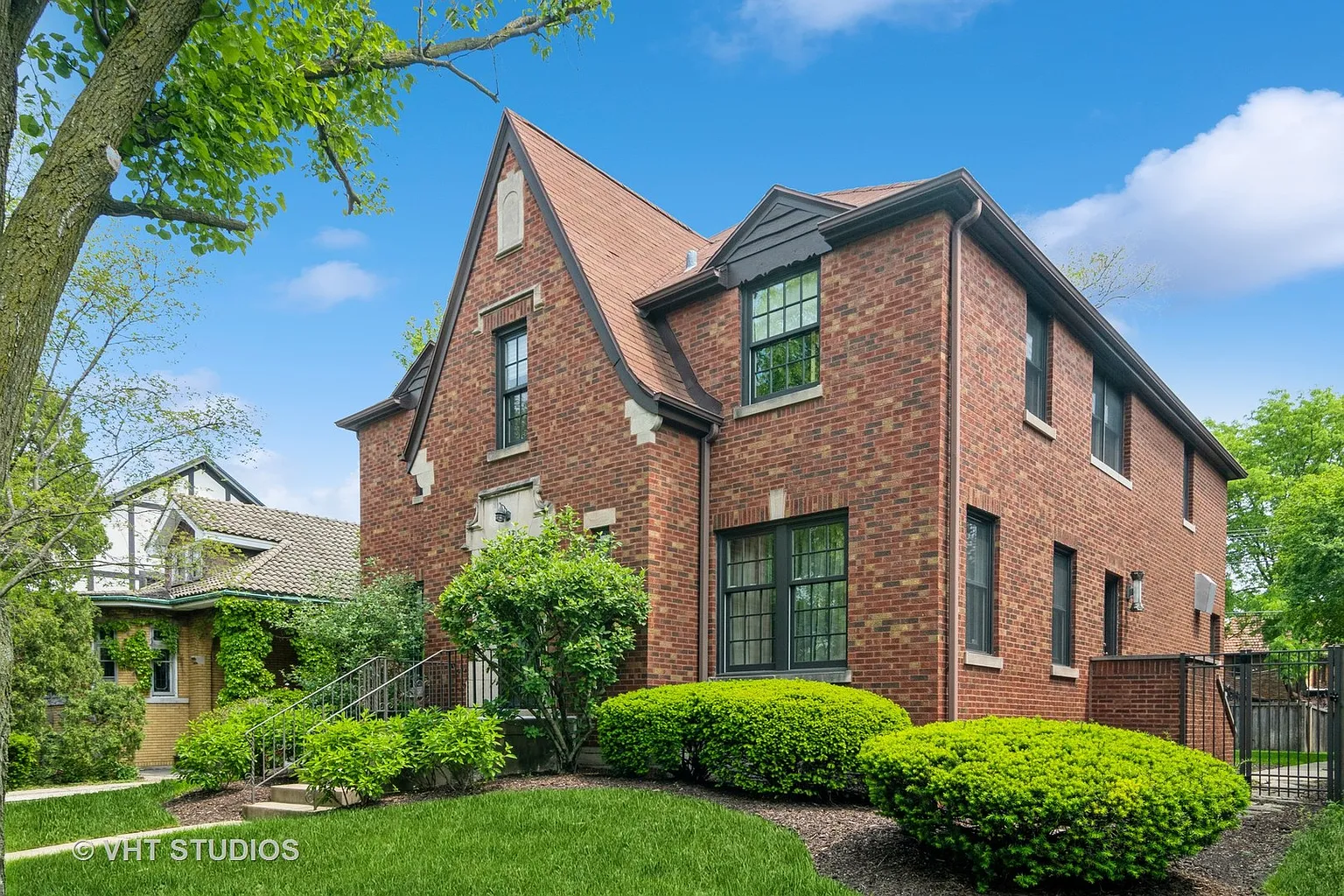 1132 N Grove Ave photo 1