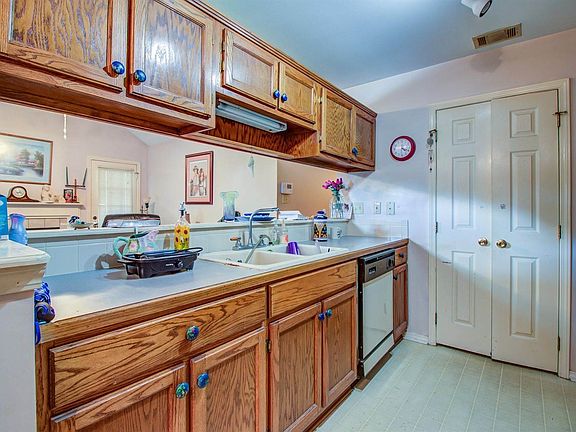 3rd image of 13463 Locust Hill Dr