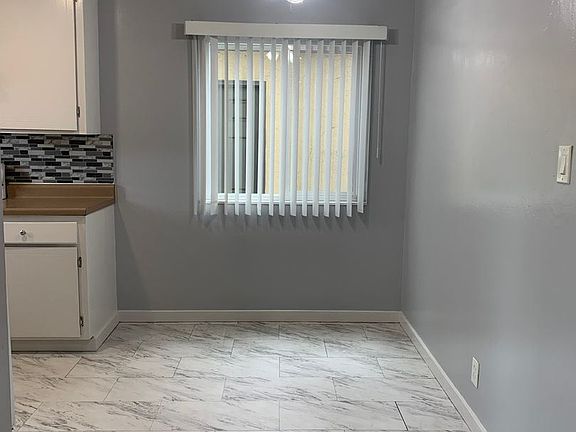 3rd image of 931-935 Ravenscourt Ave #1