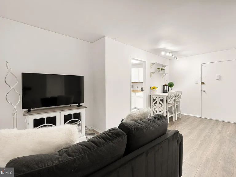 2401 H St NW #209 — Photo 7