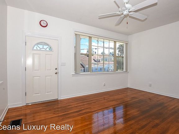3rd image of 411 Mobile Ave