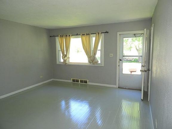 5th image of 1652 Whitney St
