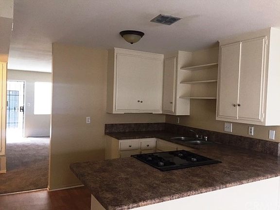 3rd image of 905 N Vineyard Ave APT B