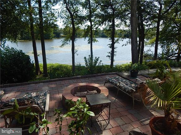 2nd image of 158 Lakeside Dr