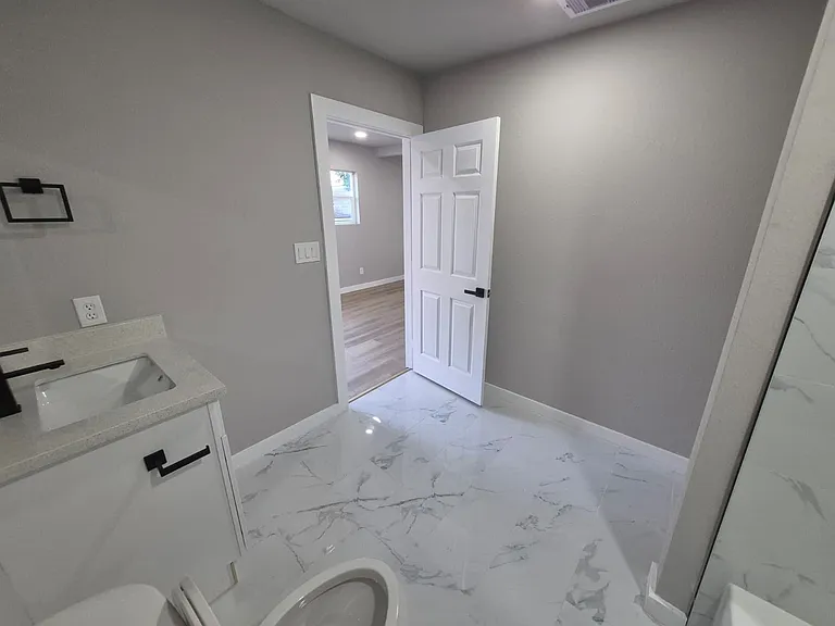 2209 Gano St #4 — Photo 6