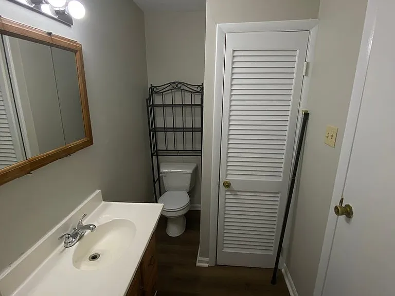 237 Vanderbilt Dr — Photo 9