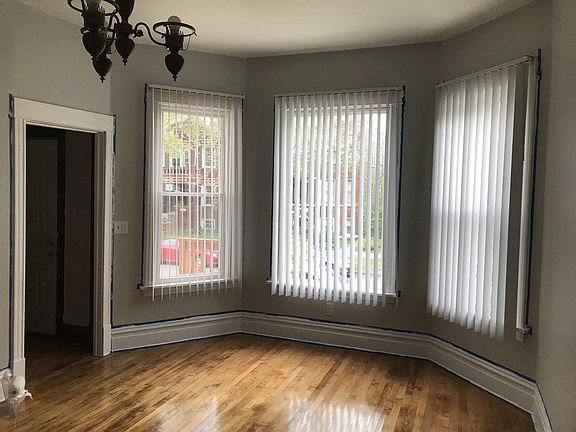 Bright and sunny living room, high ceilings