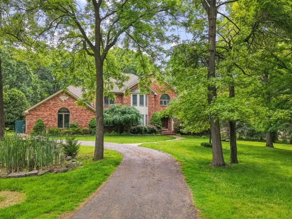 3701 Green Lake Rd, West Bloomfield, MI 48324