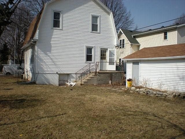 2nd image of 129 S Roosevelt St