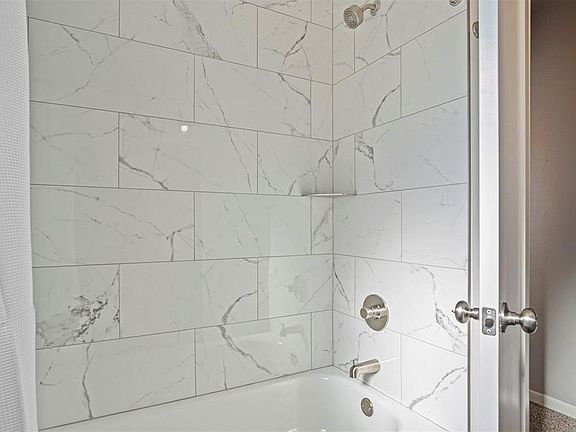 4th image of 3004 SE 18th Pl