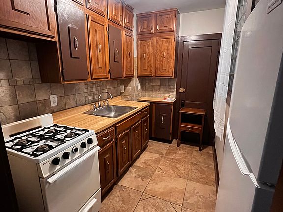 2nd image of 8 Highland Ave #1