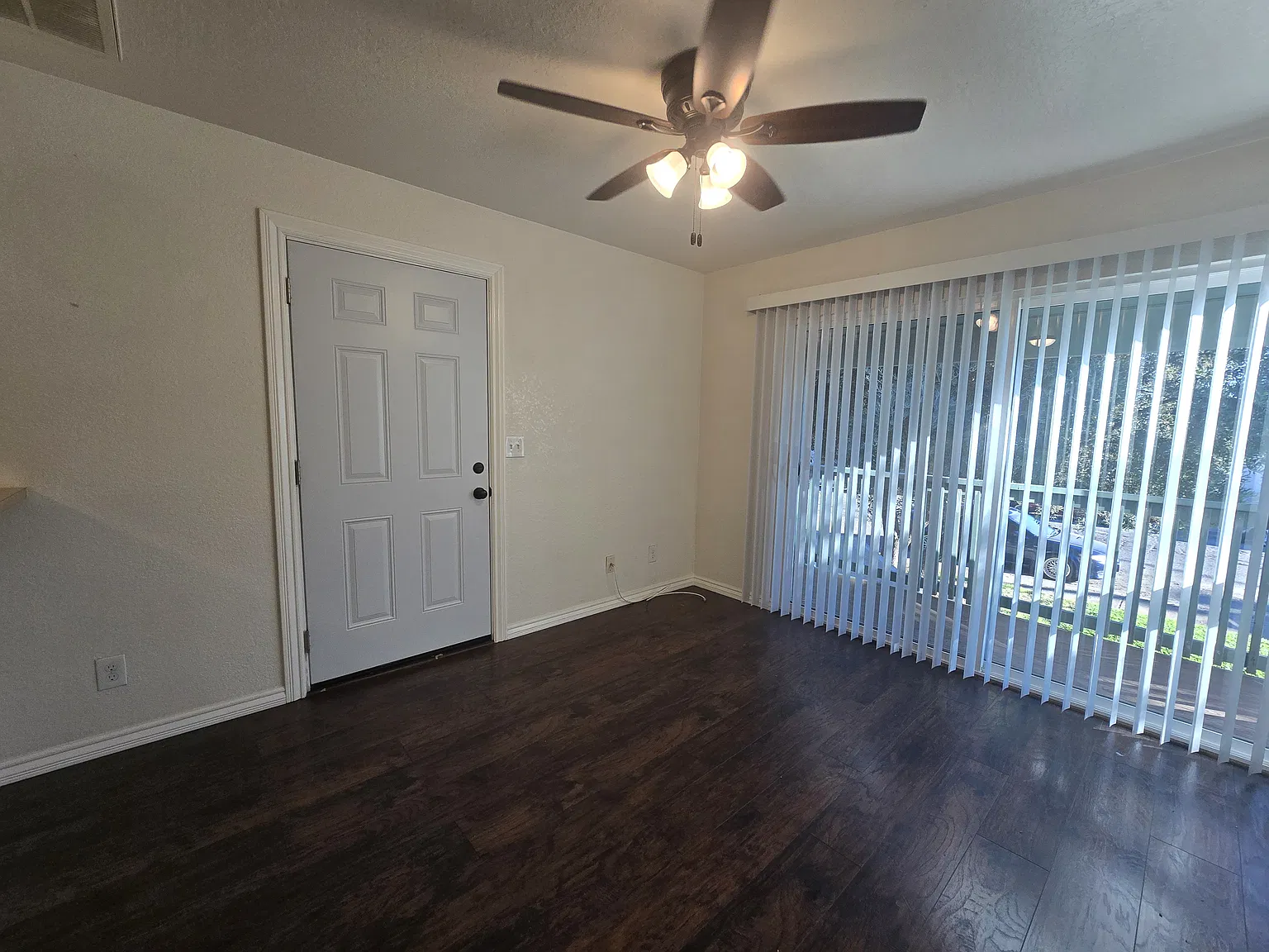 Echo Manor Apartments — Photo 4