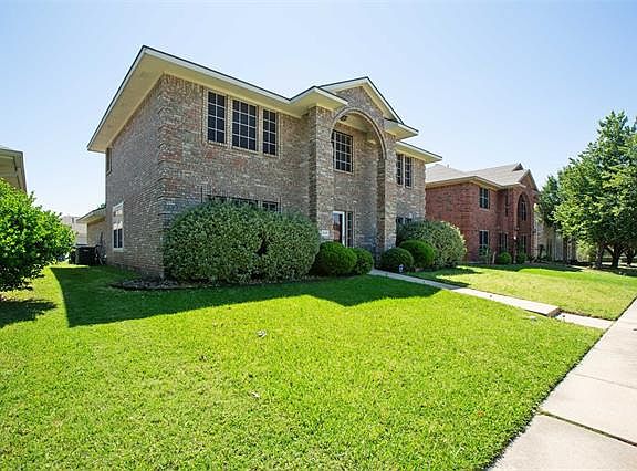 3rd image of 208 Towngate Dr