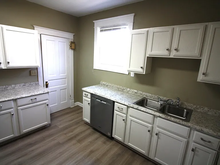 2119 Feldman Ave — Photo 4