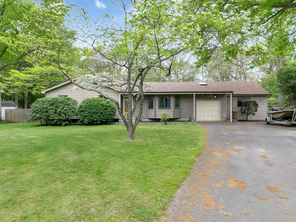 8 Pine Court, Patchogue, NY 11772