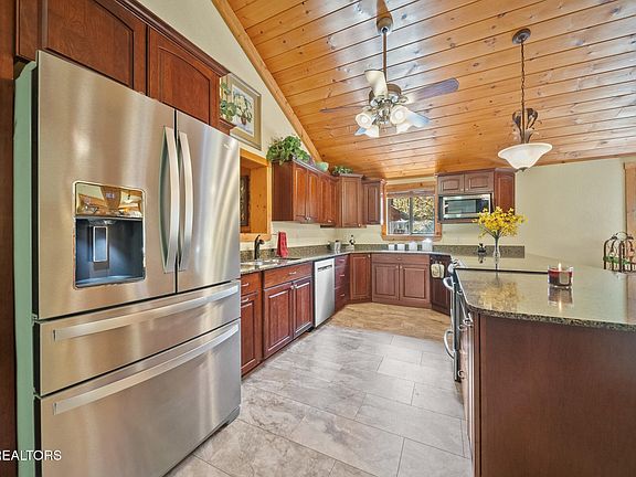 5th image of 217 Seaton Dr