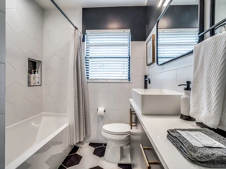 5034 W University Blvd — Photo 10