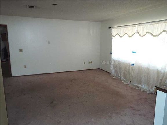 3rd image of 2427 Town And Country Dr